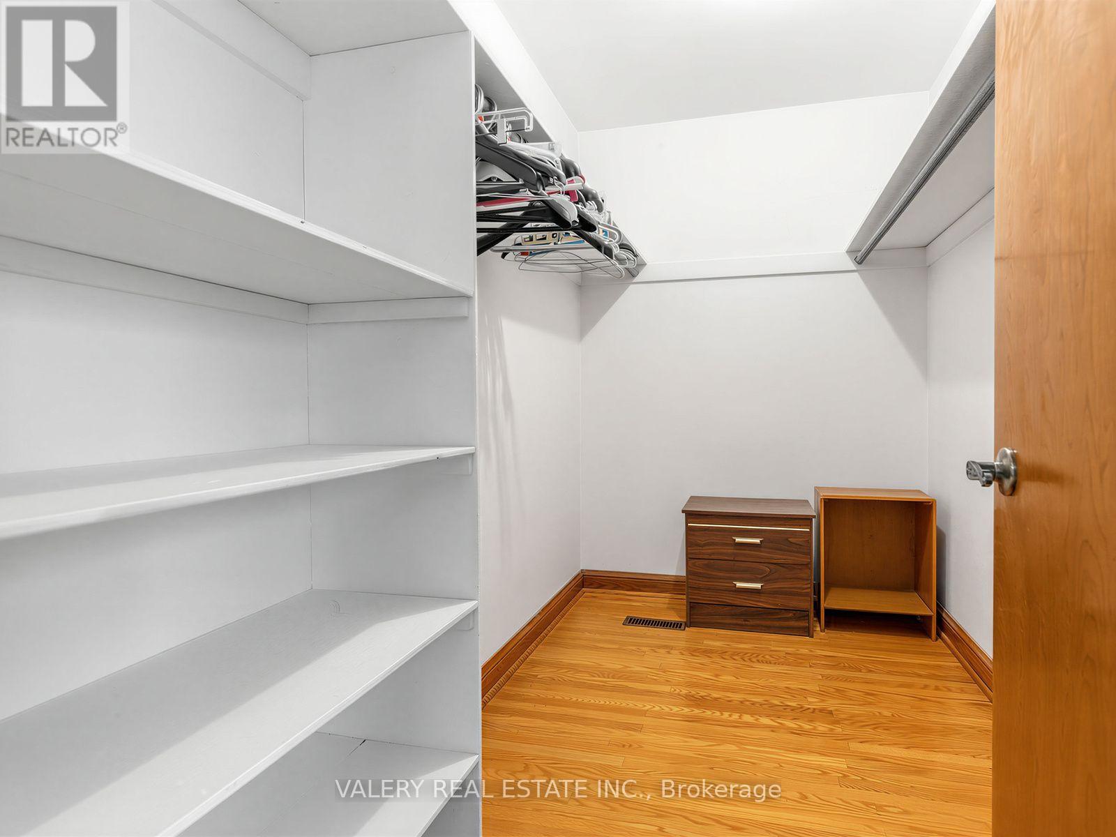 370 Maple Leaf Drive, Toronto, Ontario  M6L 1P6 - Photo 25 - W13651588