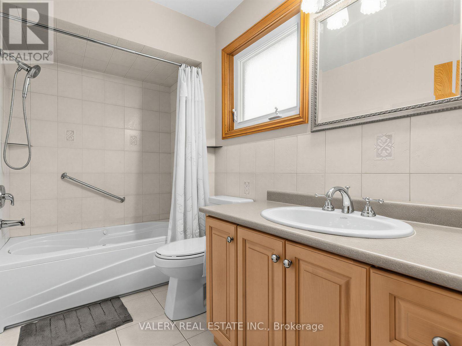 370 Maple Leaf Drive, Toronto, Ontario  M6L 1P6 - Photo 27 - W13651588