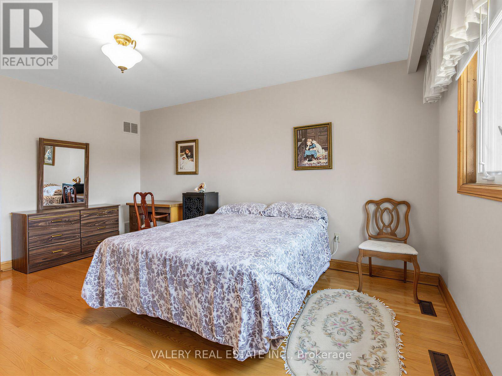 370 Maple Leaf Drive, Toronto, Ontario  M6L 1P6 - Photo 32 - W13651588