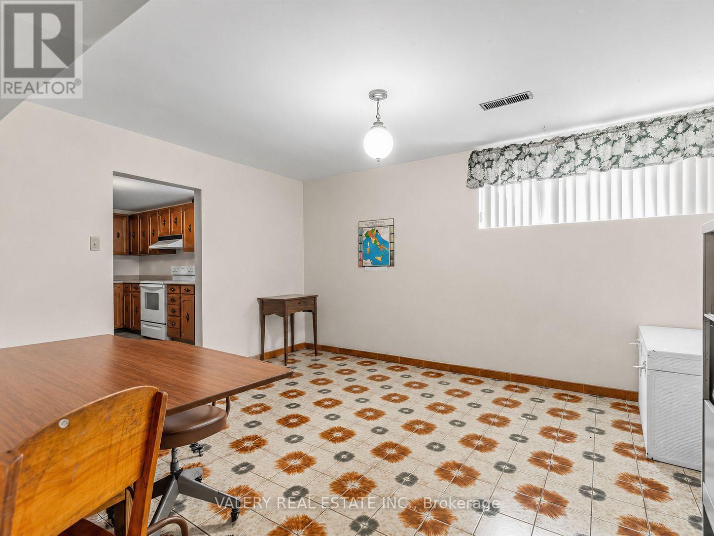 370 Maple Leaf Drive, Toronto, Ontario  M6L 1P6 - Photo 36 - W13651588
