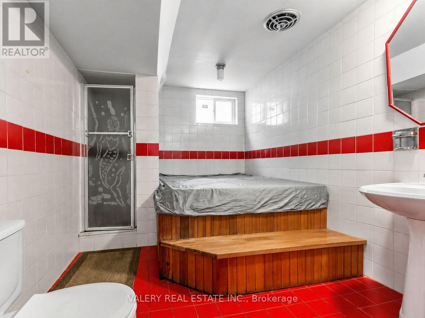 370 Maple Leaf Drive, Toronto, Ontario  M6L 1P6 - Photo 37 - W13651588