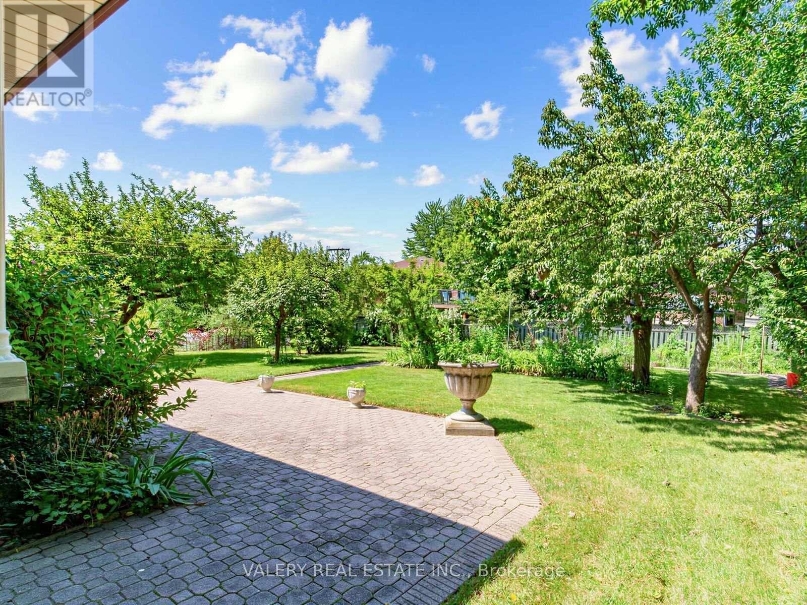 370 Maple Leaf Drive, Toronto, Ontario  M6L 1P6 - Photo 41 - W13651588