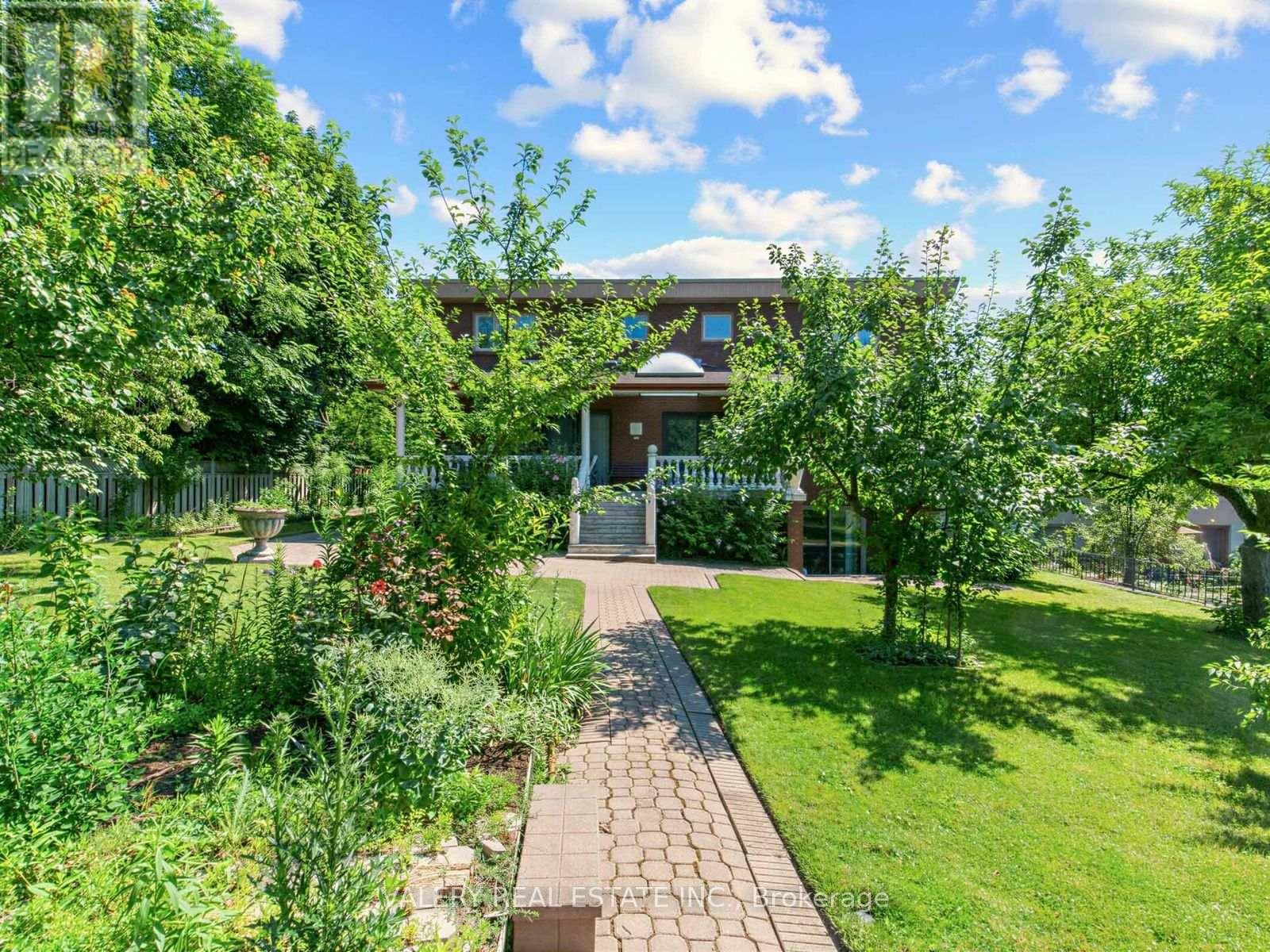 370 Maple Leaf Drive, Toronto, Ontario  M6L 1P6 - Photo 42 - W13651588