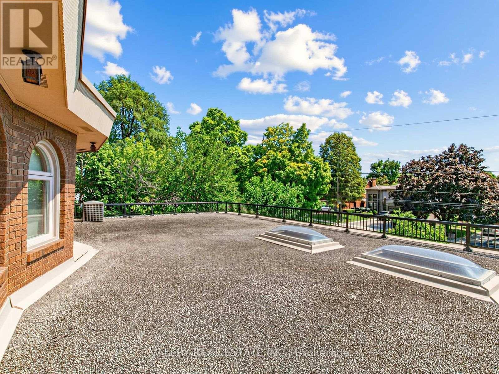 370 Maple Leaf Drive, Toronto, Ontario  M6L 1P6 - Photo 43 - W13651588
