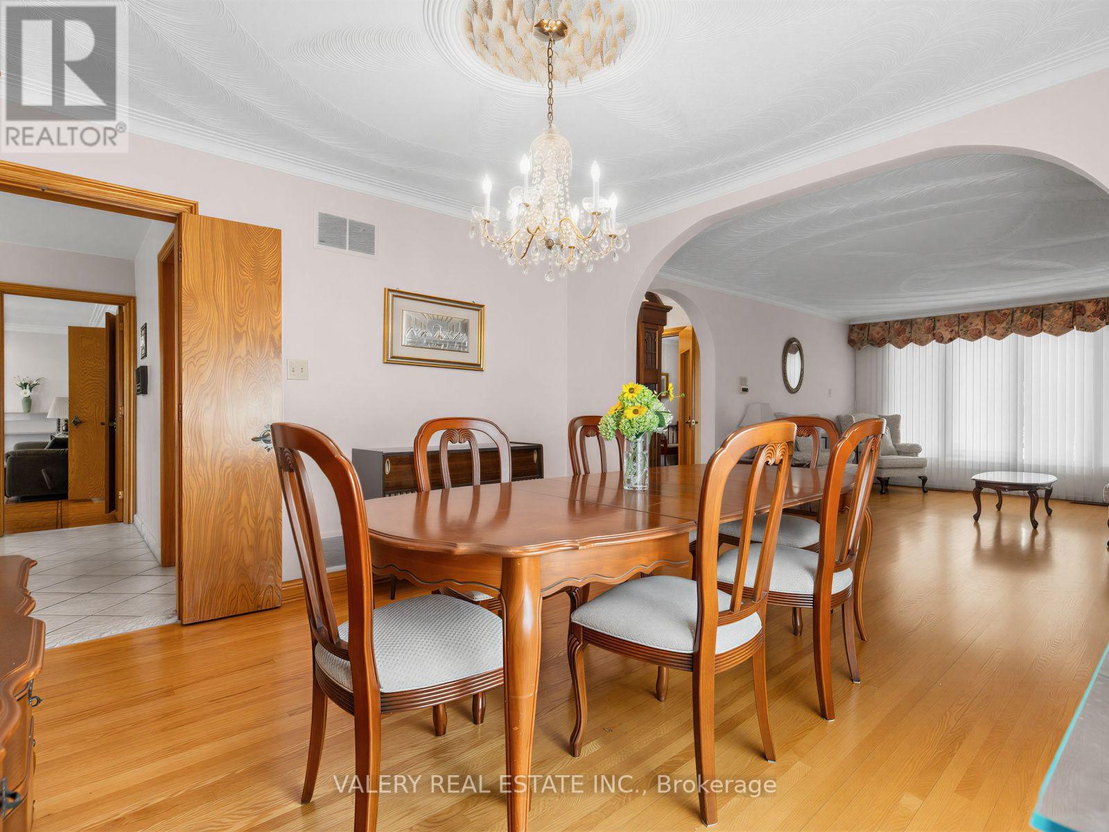 370 Maple Leaf Drive, Toronto, Ontario  M6L 1P6 - Photo 8 - W13651588