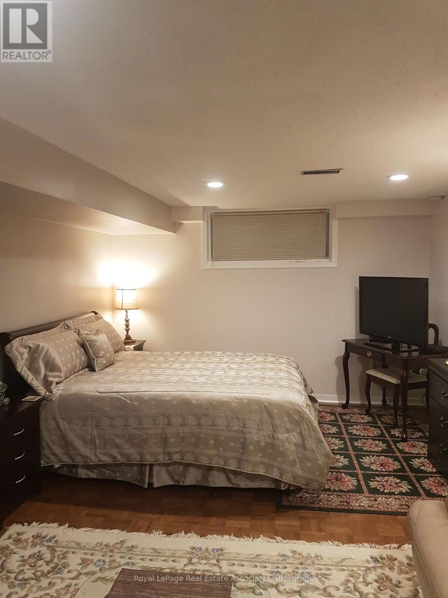 3323 Queen Frederica Drive, Mississauga, Ontario L4Y 2Z9 - Photo 6 - W13651594