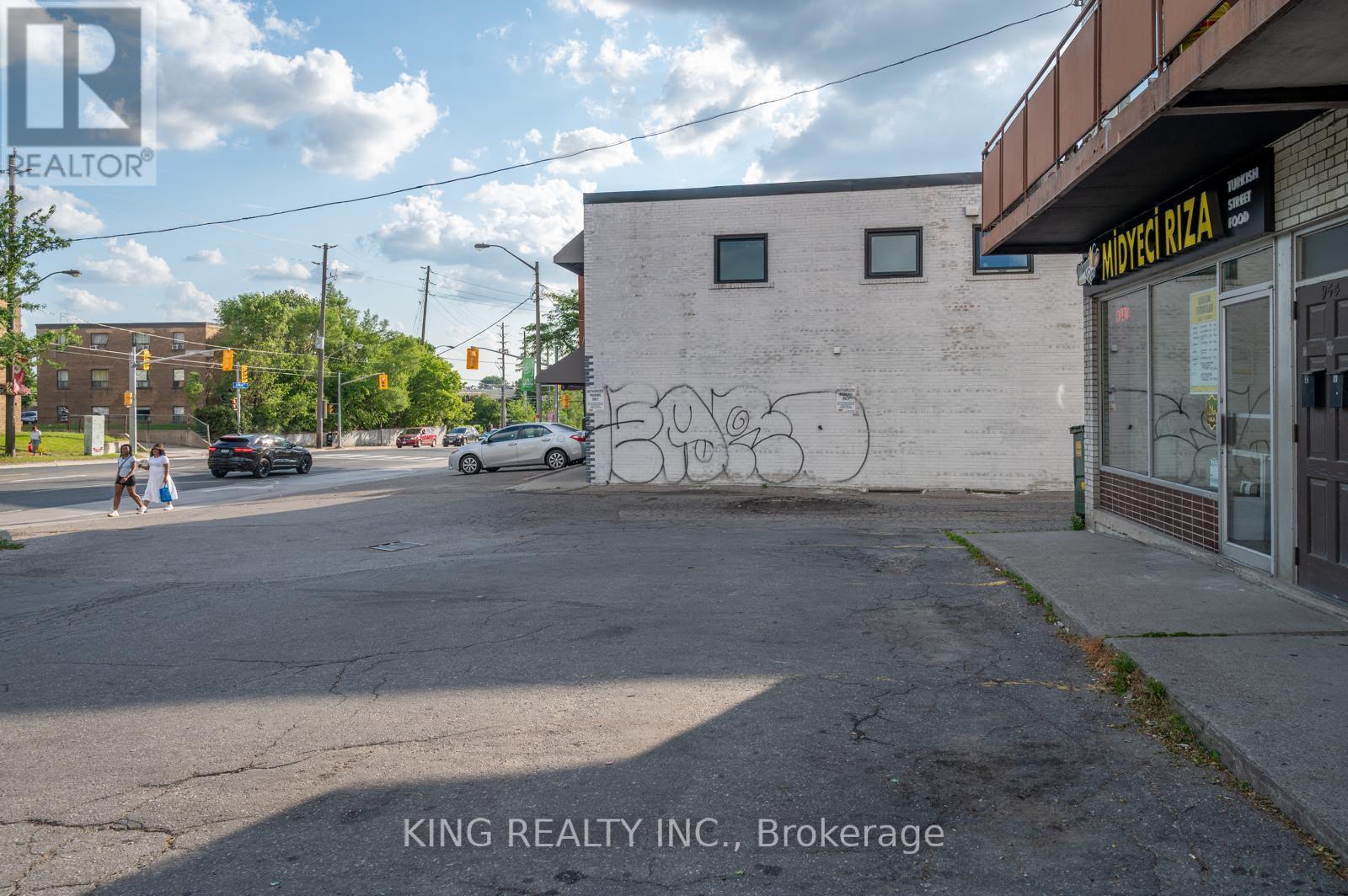 954 Wilson Avenue, Toronto, Ontario  M3K 1E7 - Photo 3 - W13651620