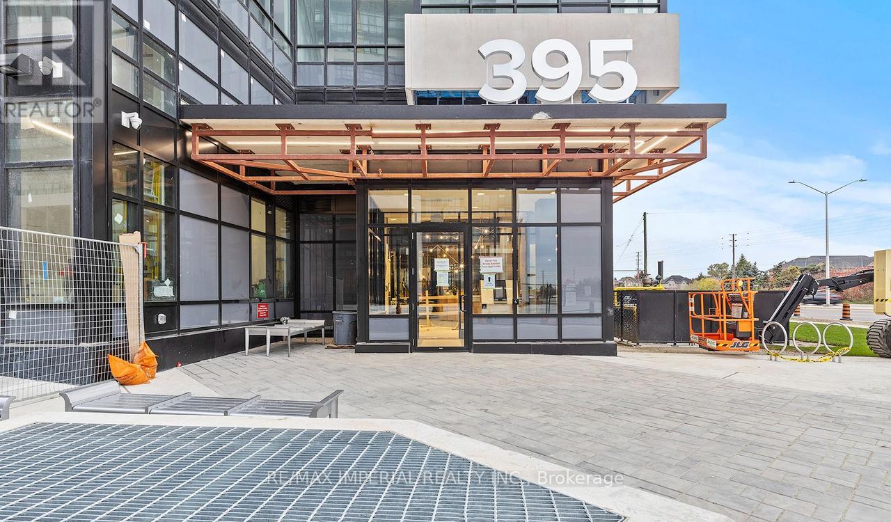523 - 395 DUNDAS STREET W