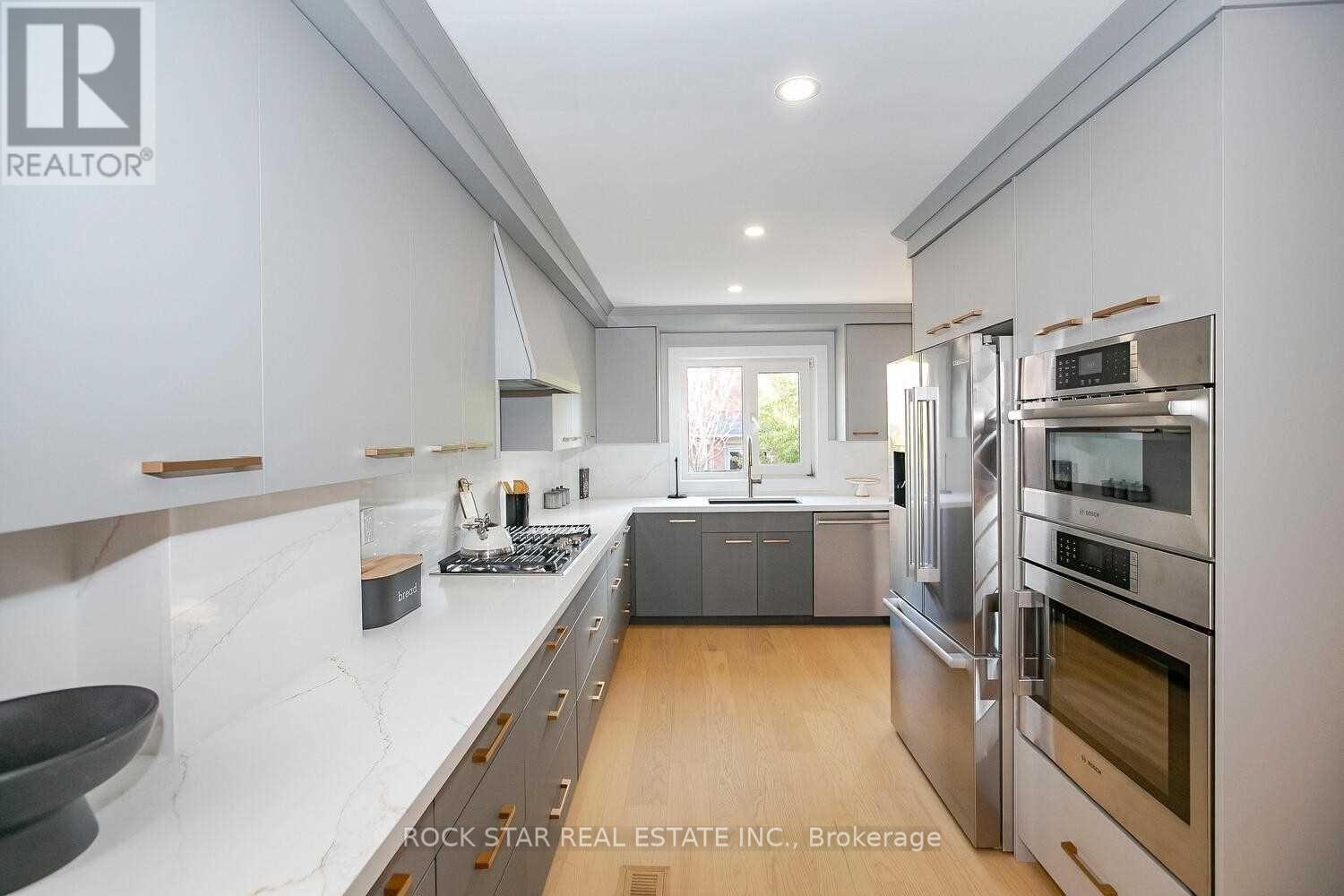 160 River Oaks Boulevard E, Oakville, Ontario  L6H 5N7 - Photo 4 - W13651760