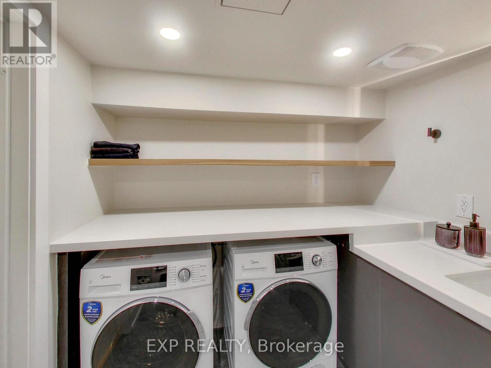 37 Gilbert Avenue, Toronto, Ontario  M6E 4W2 - Photo 24 - W13651800
