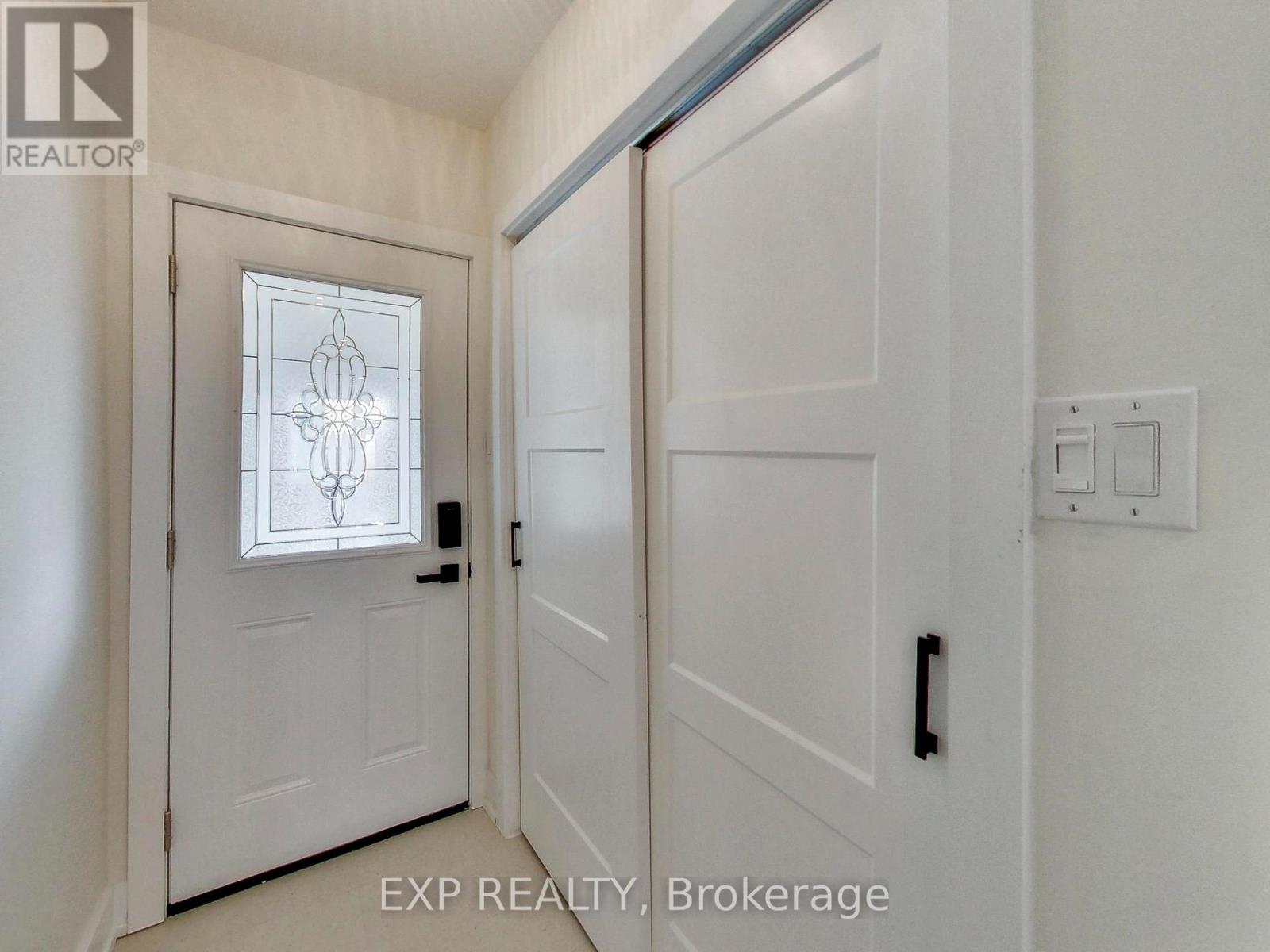 37 Gilbert Avenue, Toronto, Ontario  M6E 4W2 - Photo 4 - W13651800