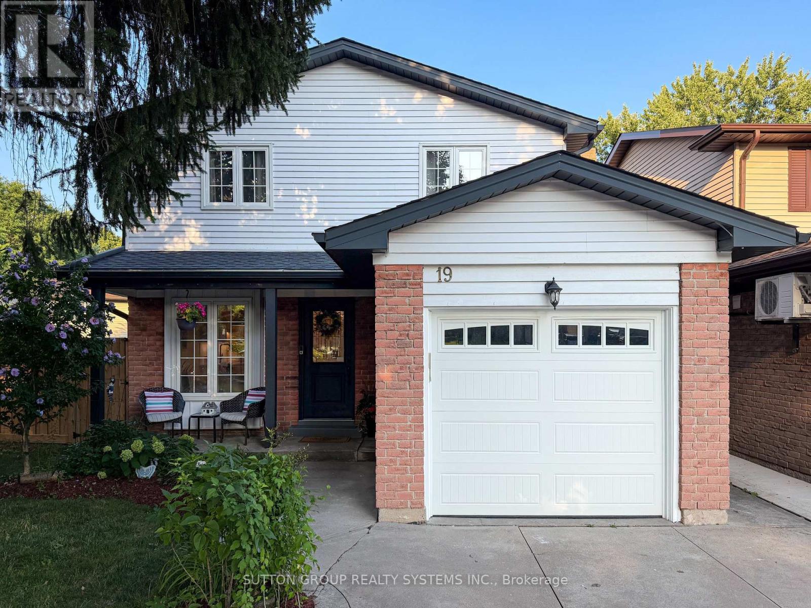 19 PARKWAY PLACE, Hamilton, Ontario