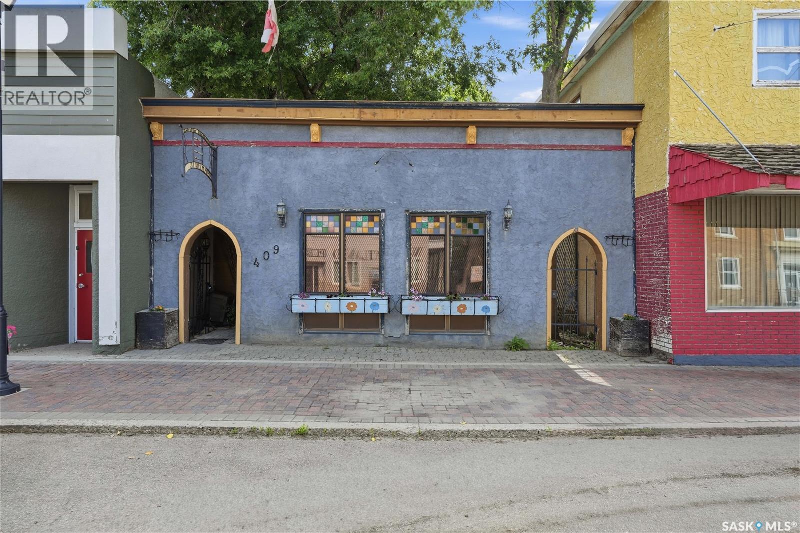 409 Main Street, Gravelbourg, Saskatchewan  S0H 1X0 - Photo 1 - SK044861