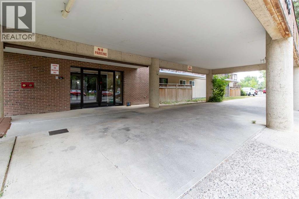 418, 5 Berkeley Place W, Lethbridge, Alberta  T1K 5N1 - Photo 2 - A2334958
