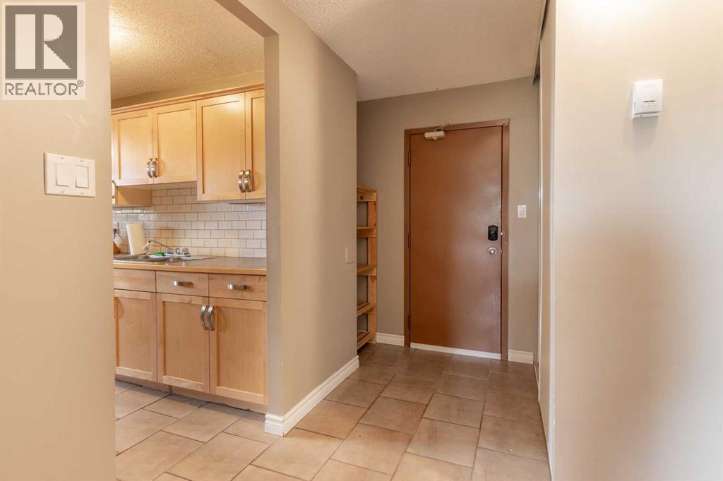 418, 5 Berkeley Place W, Lethbridge, Alberta  T1K 5N1 - Photo 5 - A2334958