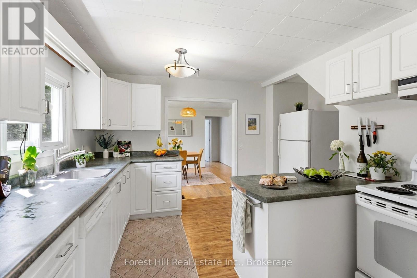 9 Spruce Glen Road, Huntsville, Ontario  P1H 1C9 - Photo 2 - X13647636