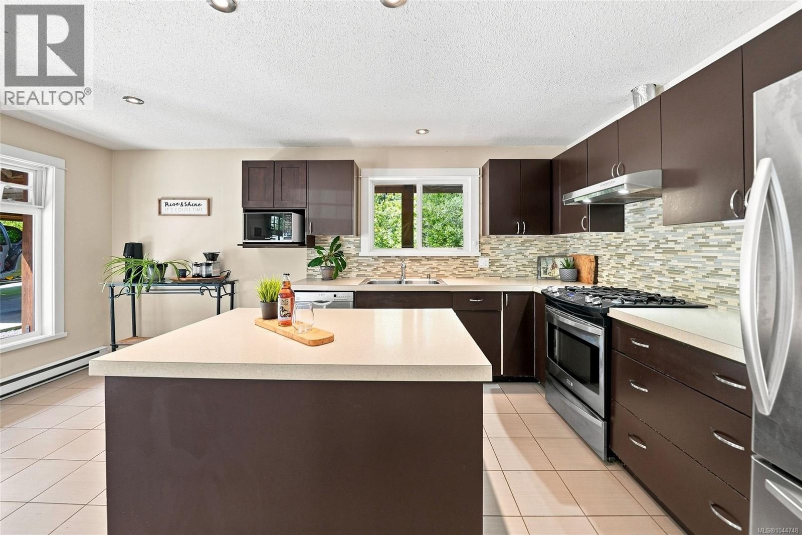 1704 Matterson Rd, Errington, British Columbia  V0R 1V0 - Photo 3 - 1044748