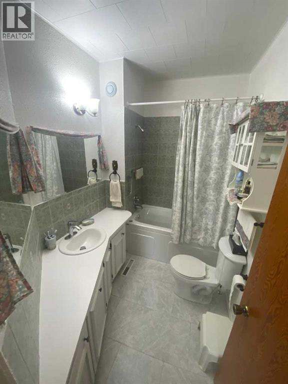 116 1st Avenue SW, Manning, Alberta  T0H 2M0 - Photo 3 - A2335017