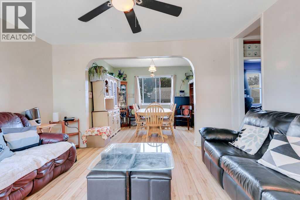 5156 47 Street, Innisfail, Alberta  T4G 1L7 - Photo 4 - A2335373
