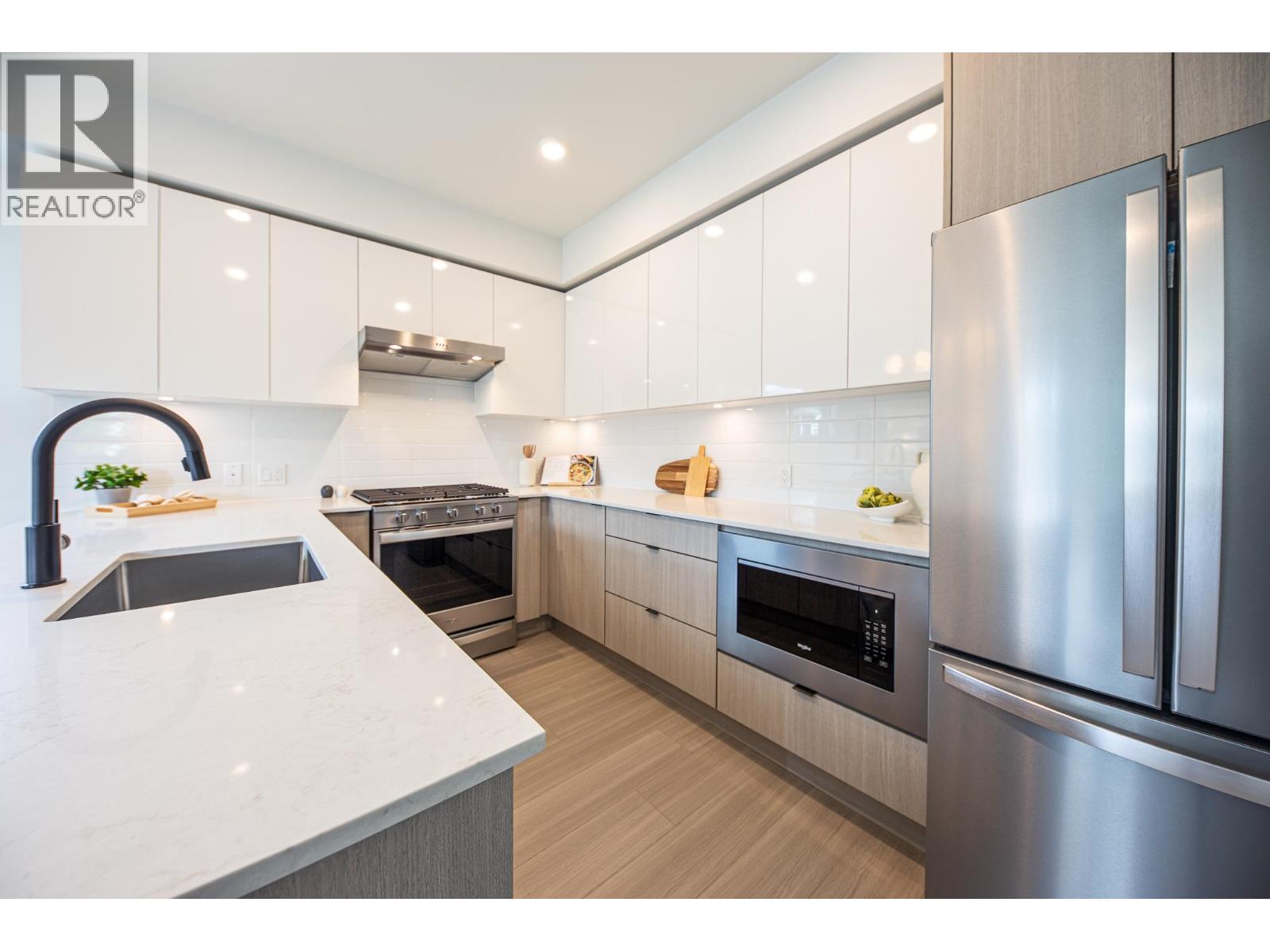 202 2277 HAWTHORNE AVENUE, Port Coquitlam, British Columbia