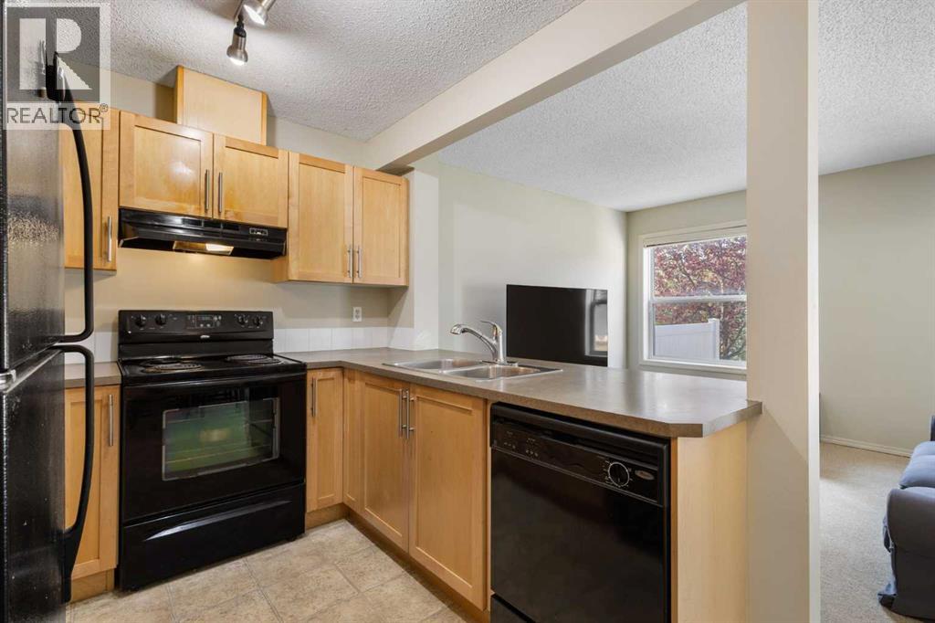 17 Panatella Villas NW, Calgary, Alberta  T3K 0G7 - Photo 9 - A2335375