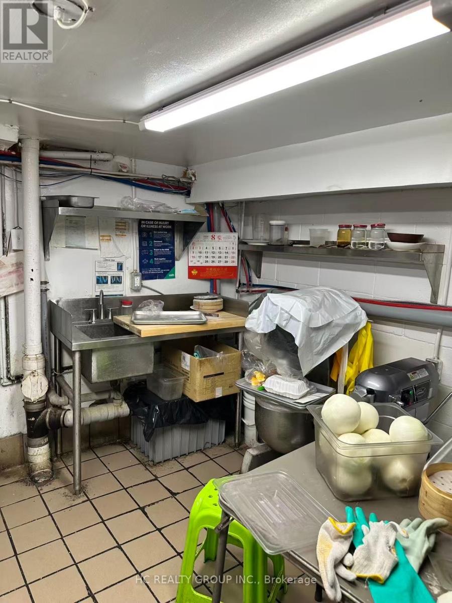 813 Yonge Street, Toronto, Ontario  M4W 2G9 - Photo 8 - C13648316