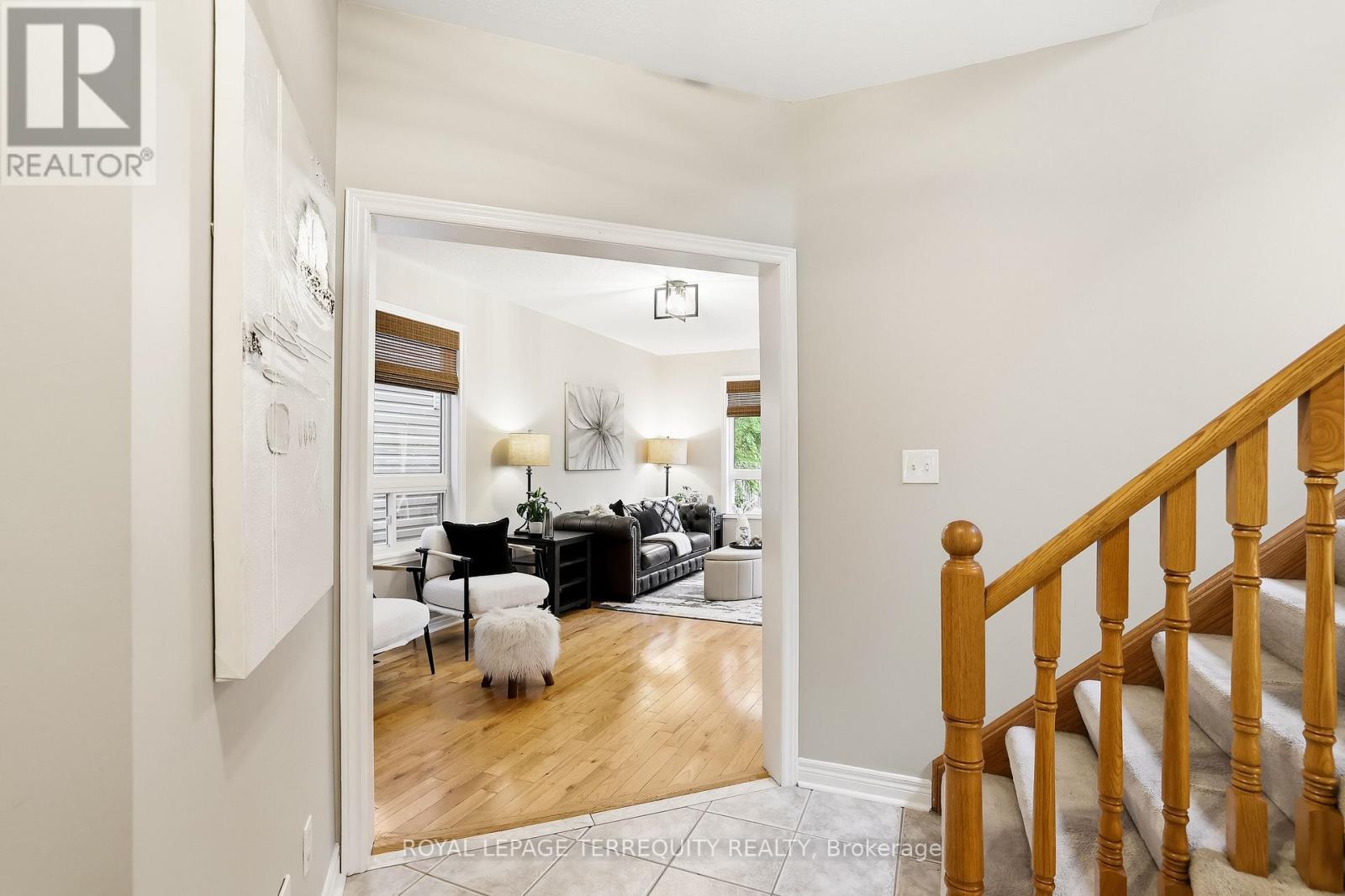 8 Sinden Drive, Whitby, Ontario  L1M 2B8 - Photo 7 - E13650666