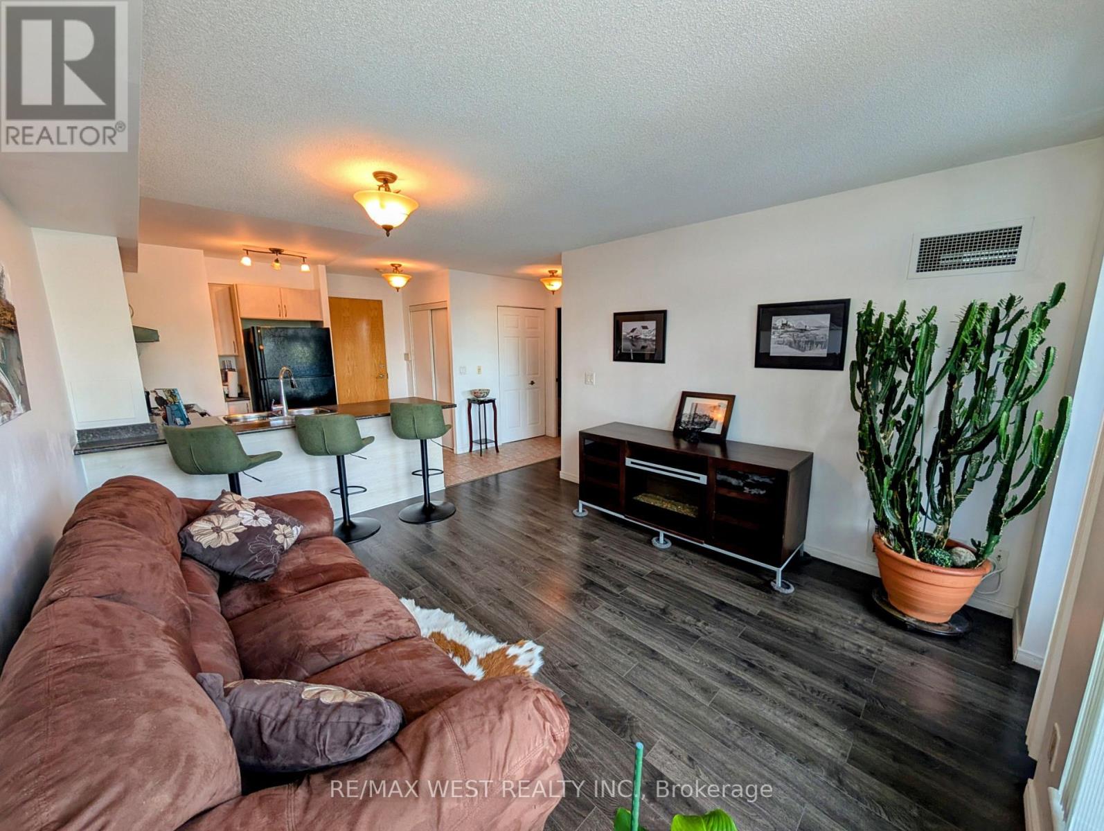 216 - 340 Watson Street W, Whitby, Ontario  L1N 9G1 - Photo 4 - E13205434
