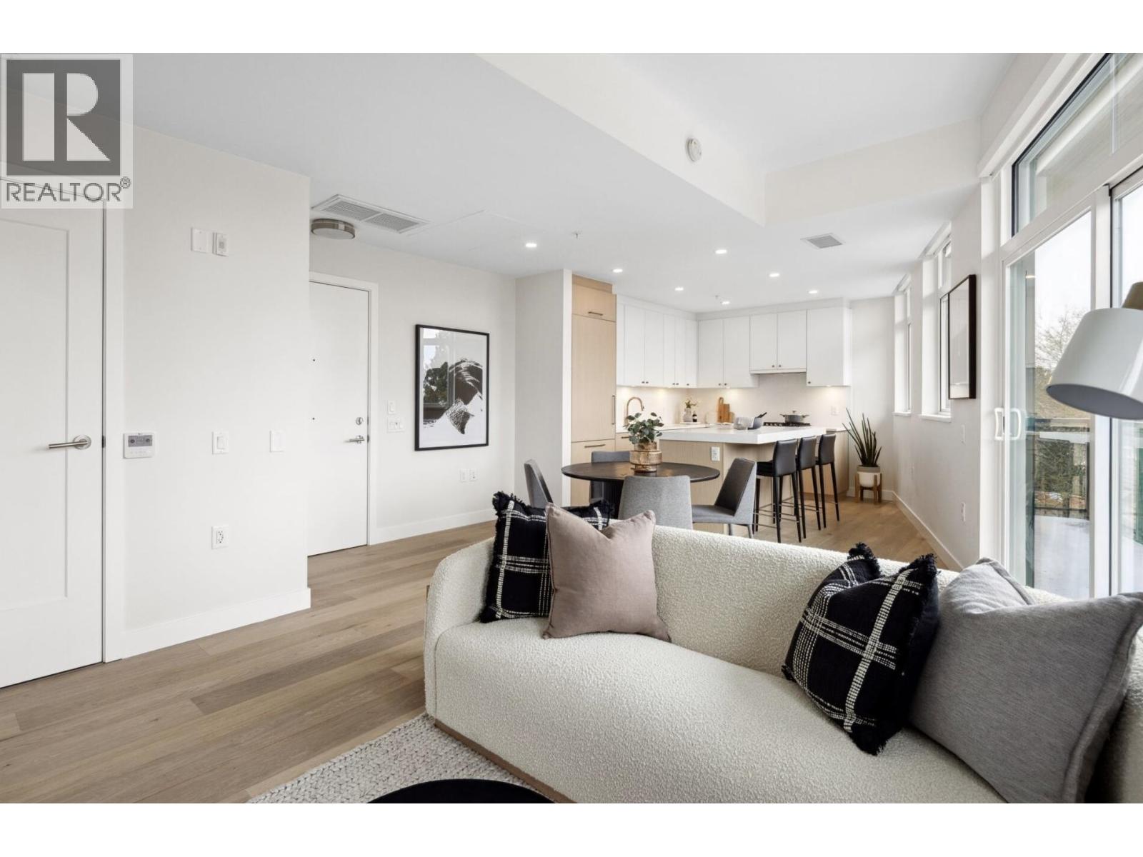 302 5005 Ash Street, Vancouver, British Columbia V5Z 0K8 - Photo 3 - R3153751