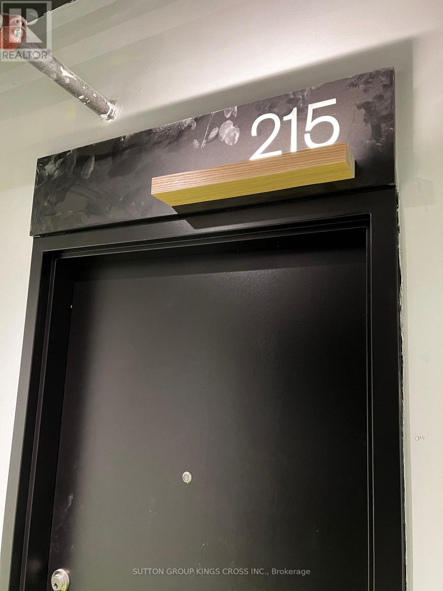 215 - 2720 Dundas Street W, Toronto, Ontario  M6P 1Y2 - Photo 2 - W13650328