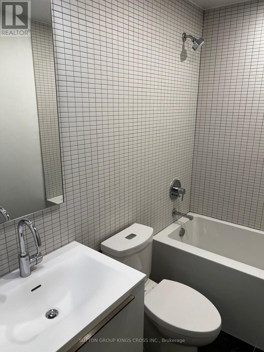 215 - 2720 Dundas Street W, Toronto, Ontario  M6P 1Y2 - Photo 5 - W13650328
