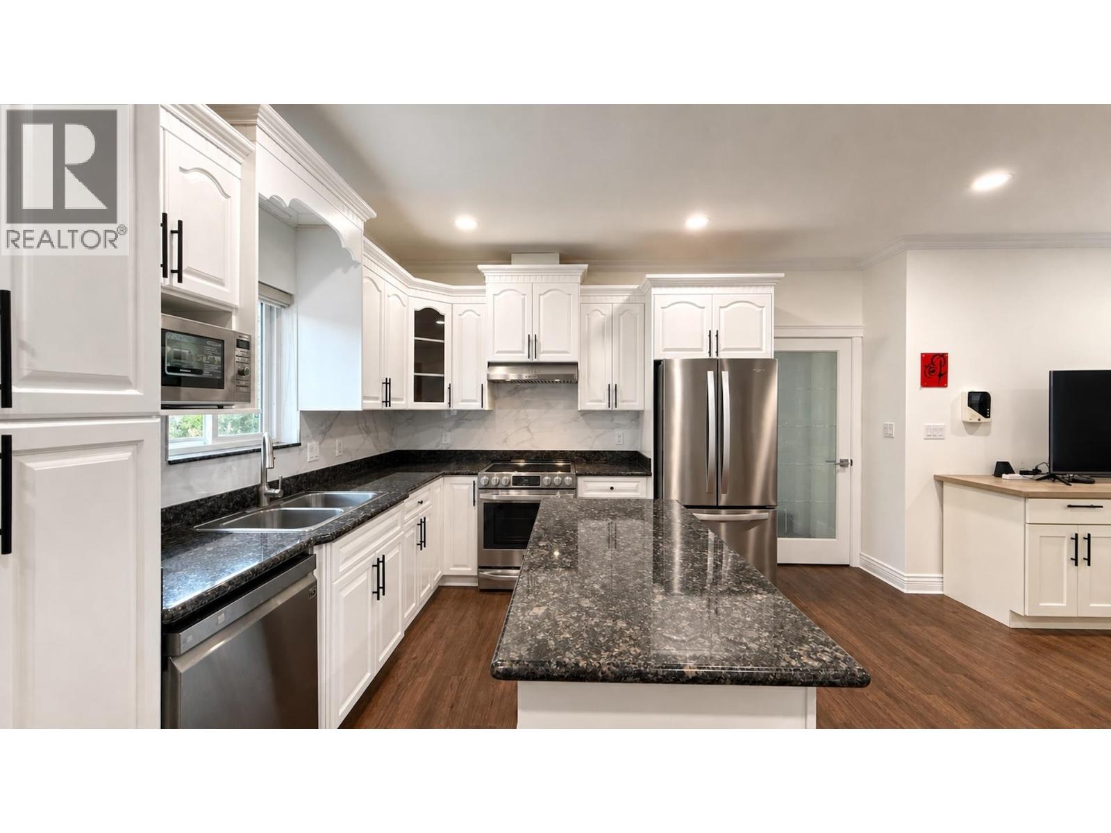 7979 11th Avenue, Burnaby, British Columbia  V3N 2N5 - Photo 10 - R3153766