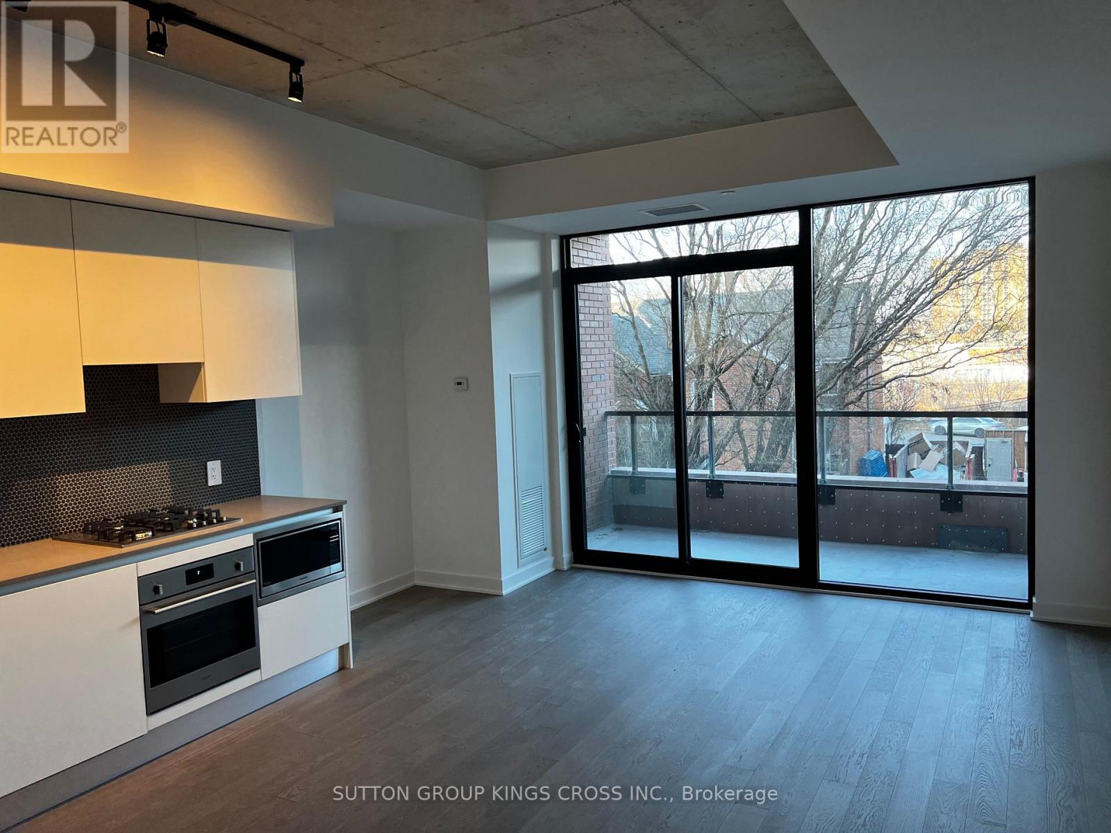 215 - 2720 Dundas Street W, Toronto, Ontario  M6P 1Y2 - Photo 12 - W13650328