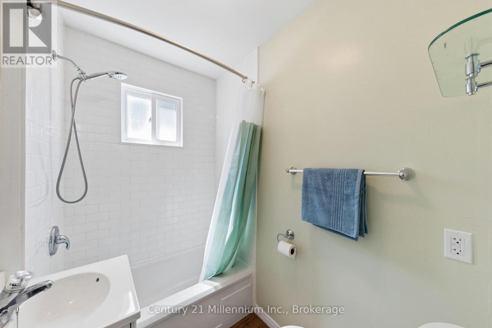 25 Glendale Avenue, Wasaga Beach, Ontario  L9Z 2T1 - Photo 14 - S13651848