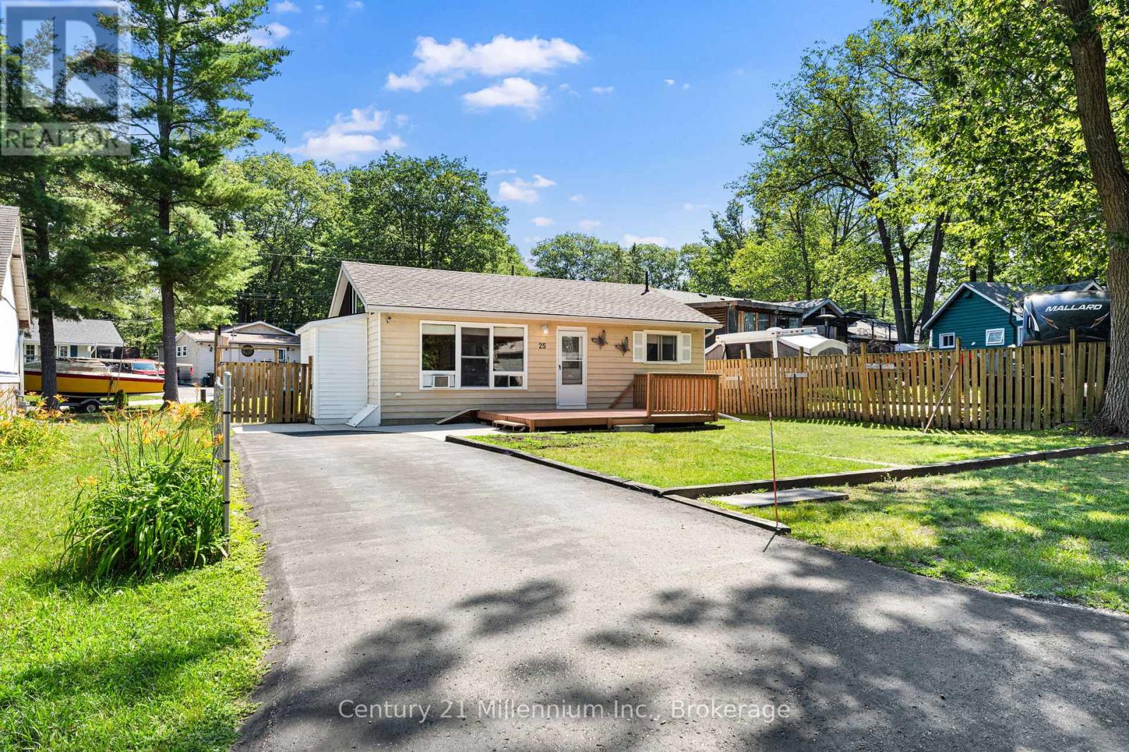 25 Glendale Avenue, Wasaga Beach, Ontario  L9Z 2T1 - Photo 2 - S13651848
