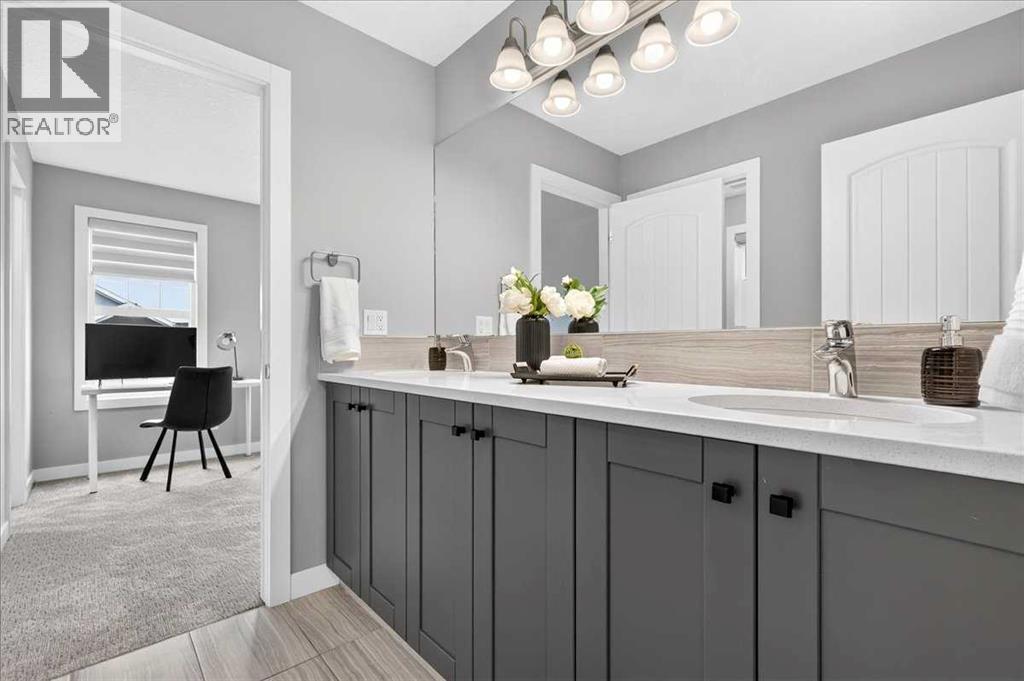 137 Cranbrook Cove SE, Calgary, Alberta  T3M 2S9 - Photo 28 - A2333775