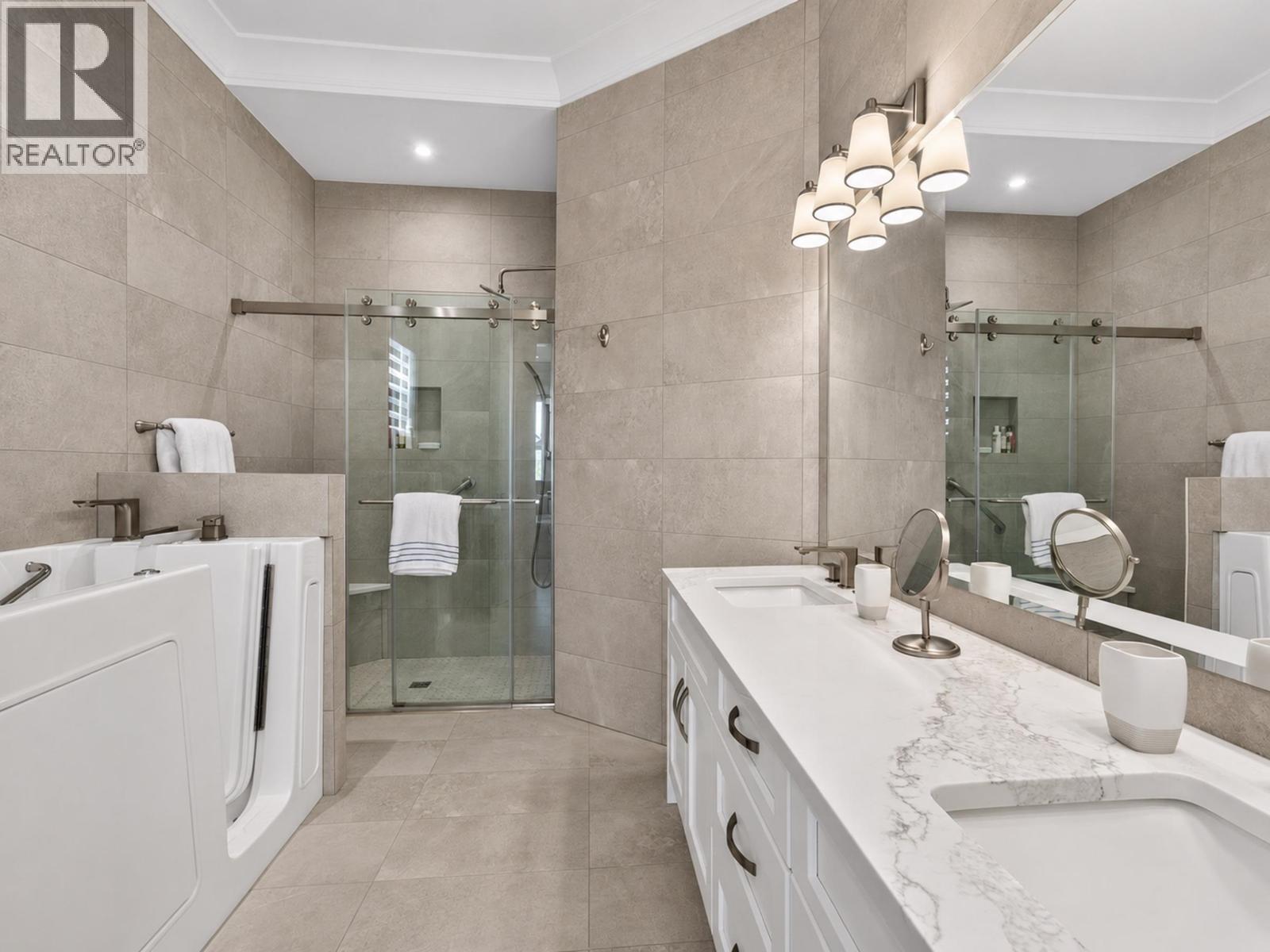 8080 Fairdell Crescent, Richmond, British Columbia  V7C 1W4 - Photo 35 - R3153721