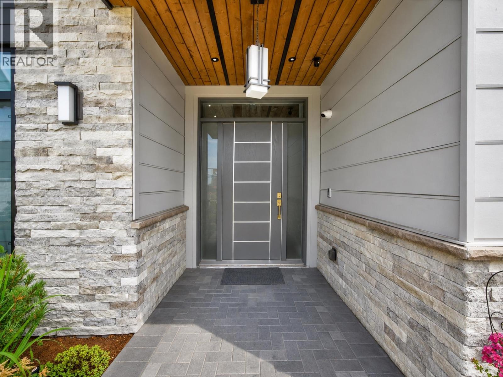 8080 Fairdell Crescent, Richmond, British Columbia  V7C 1W4 - Photo 4 - R3153721