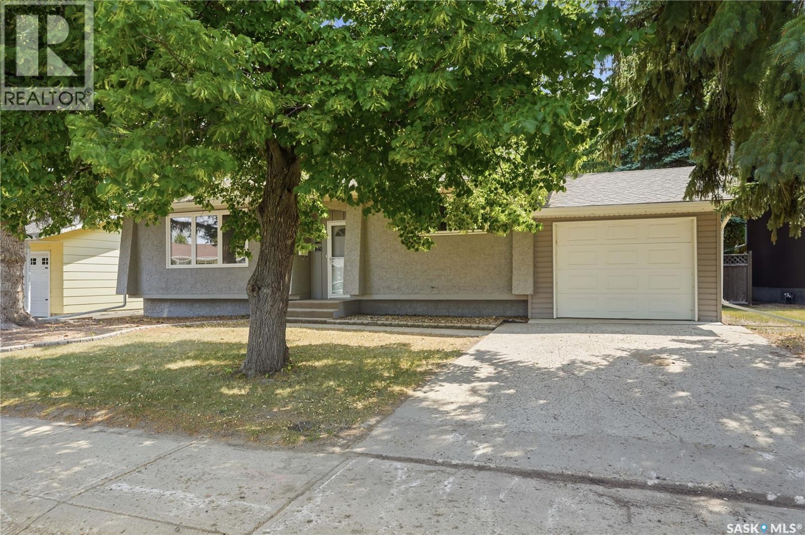 1227 Pascoe Drive E, Moose Jaw, Saskatchewan  S6H 7A2 - Photo 2 - SK044880
