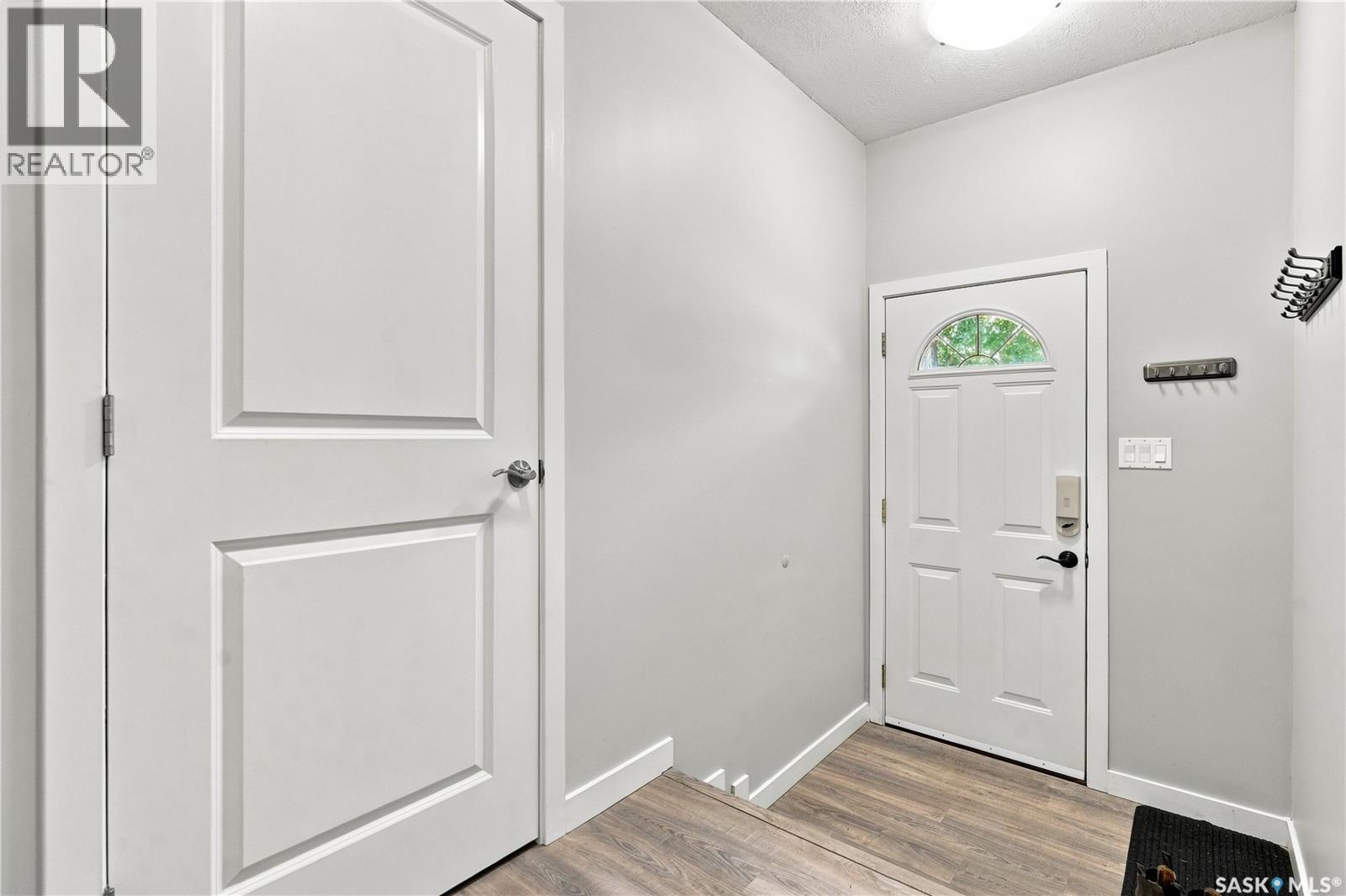 1227 Pascoe Drive E, Moose Jaw, Saskatchewan  S6H 7A2 - Photo 3 - SK044880