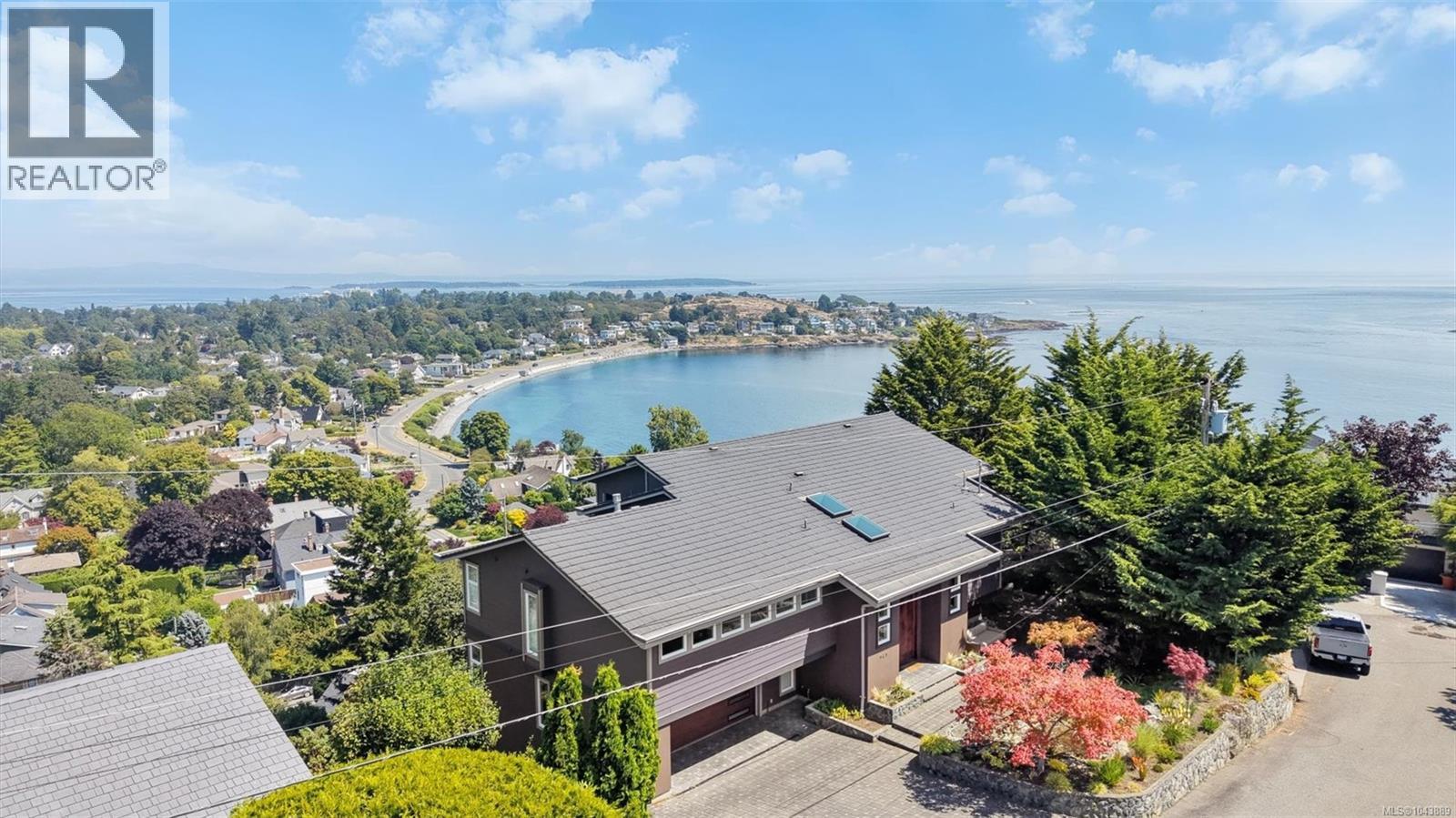 141 Denison Rd, Oak Bay, British Columbia V8S 4K2 - Photo 1 - 1043889