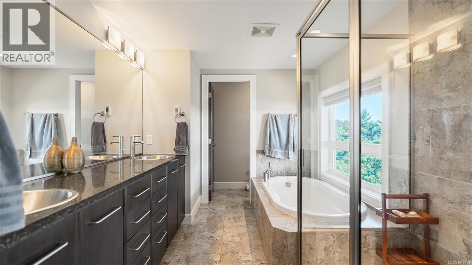 141 Denison Rd, Oak Bay, British Columbia V8S 4K2 - Photo 55 - 1043889