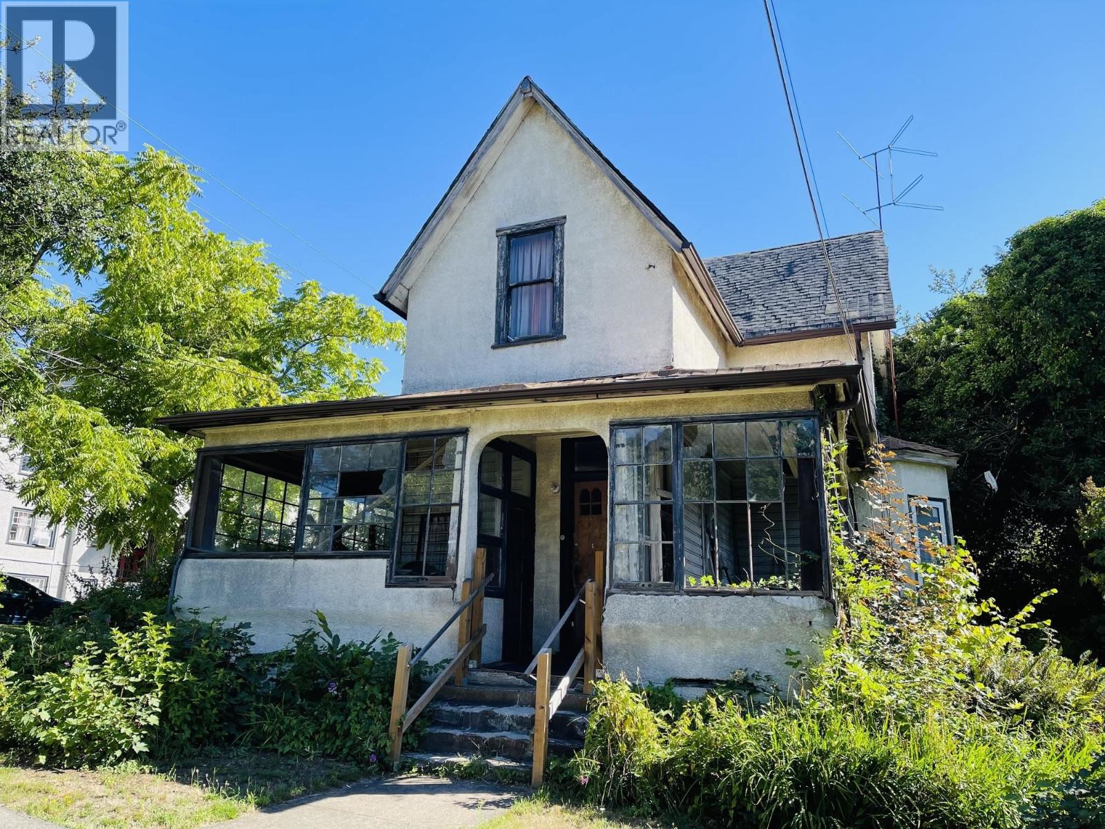 239 FOURTH STREET, New Westminster, British Columbia