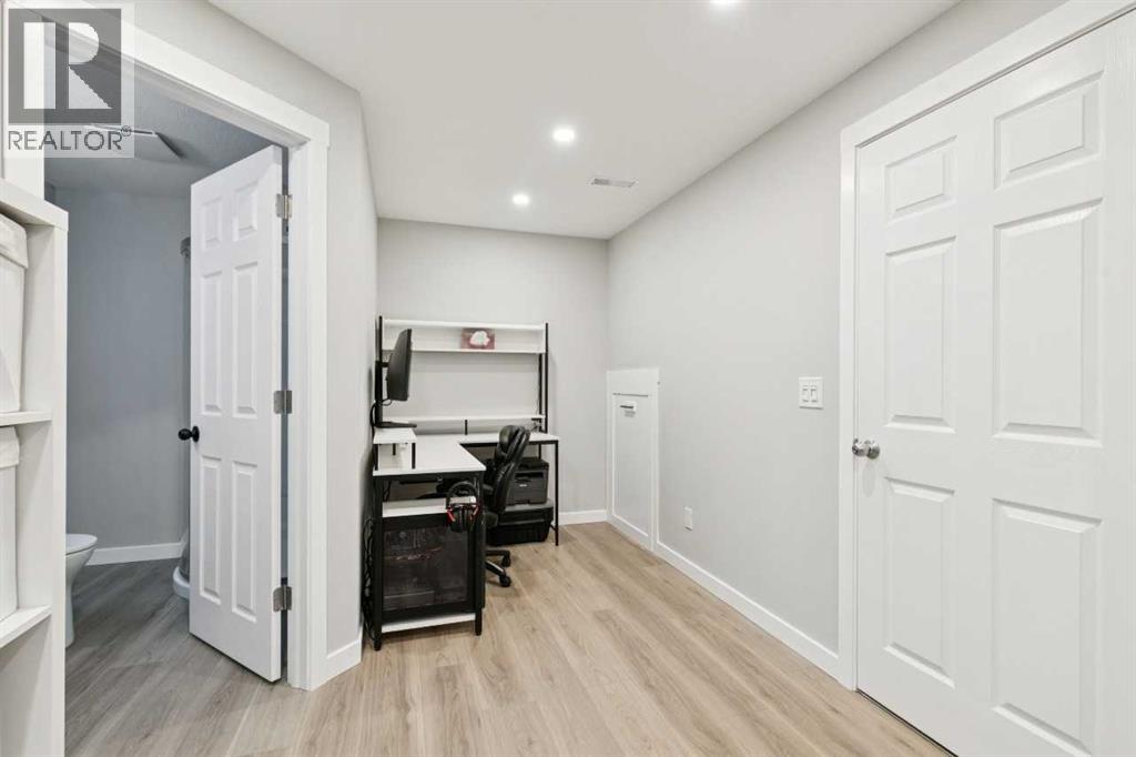 412 Bridgeport Glen, Chestermere, Alberta  T1X 1V9 - Photo 3 - A2334907