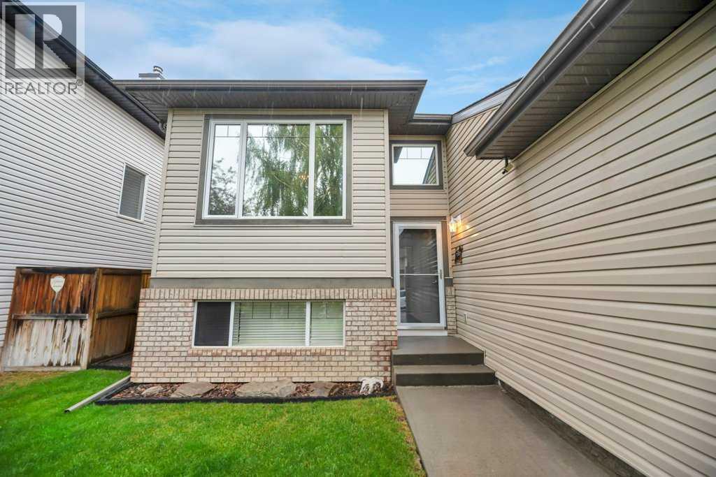 133 Oakmere Point, Chestermere, Alberta  T1X 1M8 - Photo 4 - A2325404