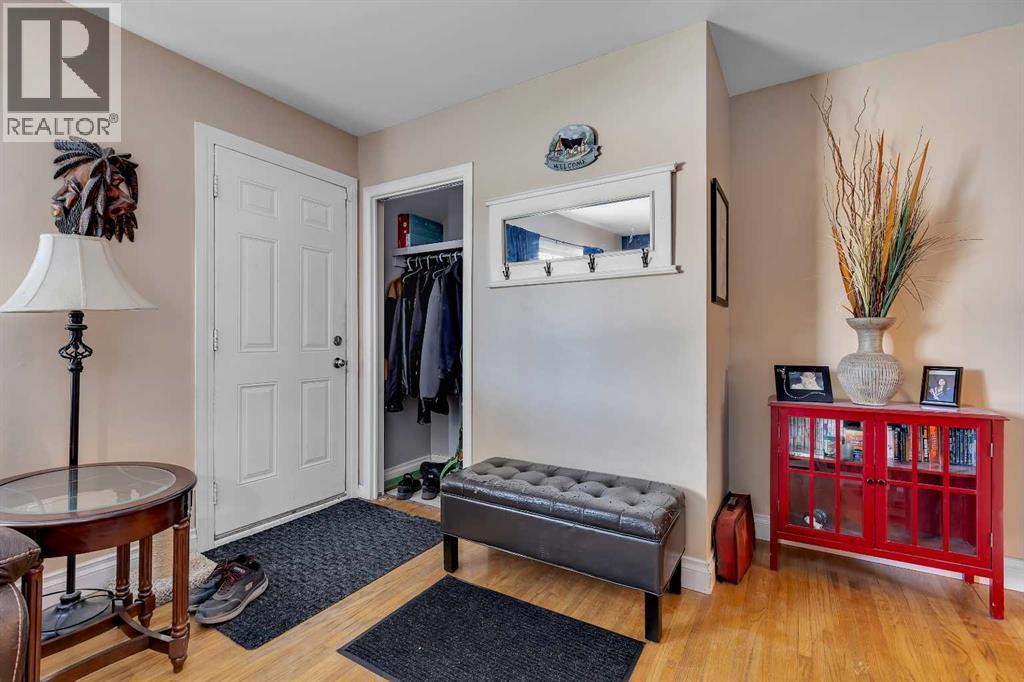 2614 44 Street SE, Calgary, Alberta  T2B 1J6 - Photo 3 - A2333744