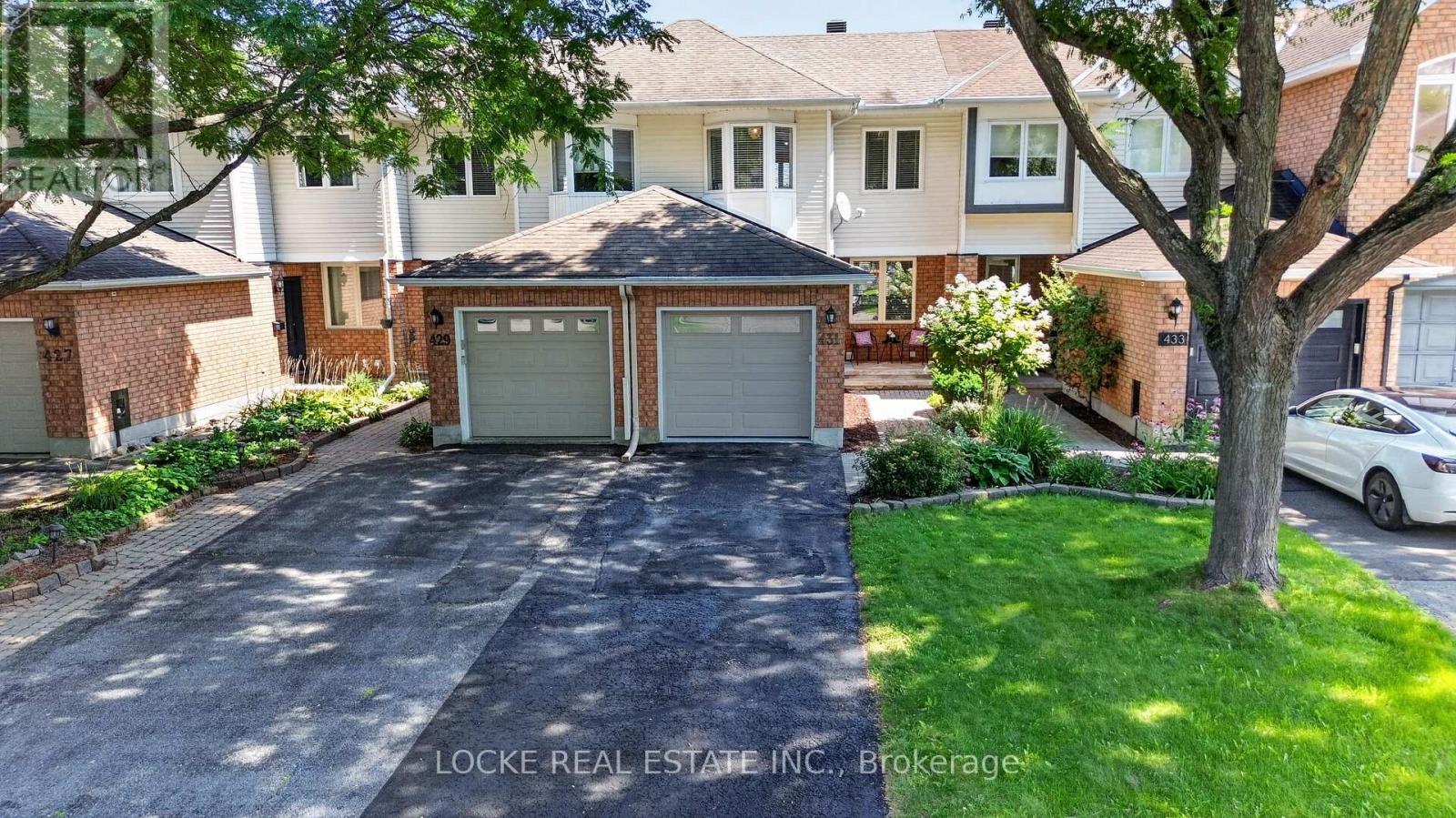 431 LAWLER CRESCENT, Ottawa, Ontario