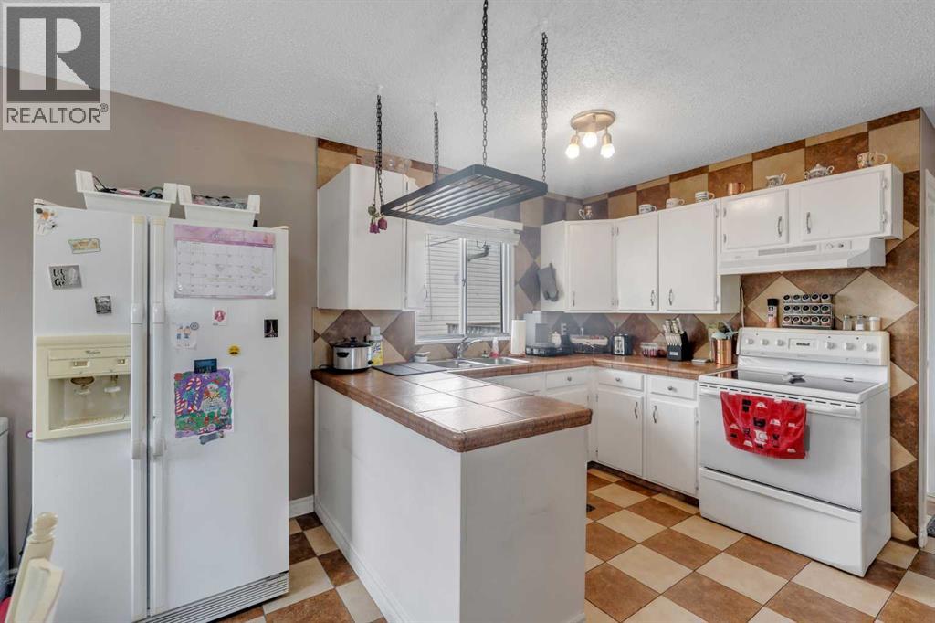 112 Penmeadows Close SE, Calgary, Alberta  T2A 3S2 - Photo 8 - A2335551