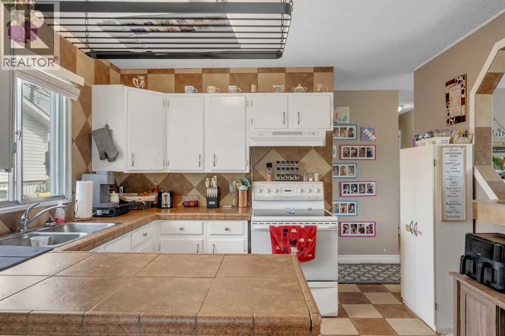 112 Penmeadows Close SE, Calgary, Alberta  T2A 3S2 - Photo 11 - A2335551