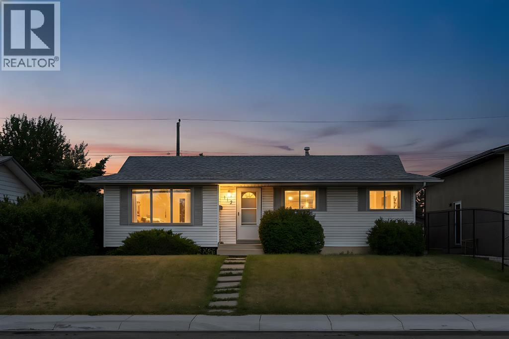 112 Penmeadows Close SE, Calgary, Alberta  T2A 3S2 - Photo 2 - A2335551